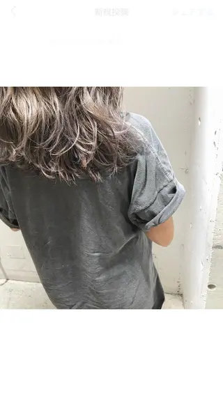 ミディアム カラー THE DAY所属・AKI HASHIMOTOのヘアスタイル