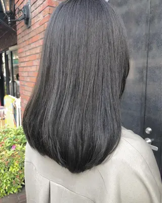 ミディアム カラー 🩰オリーブ/ ベージュ松本咲花🩰のヘアスタイル