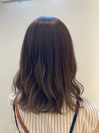 ミディアム 高藤 美佳のヘアスタイル