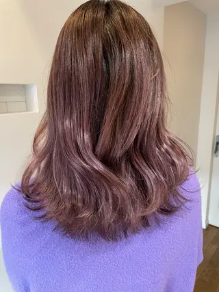 セミロング ブリーチ毛矯正.髪質 改善.髪にドラマをのヘアスタイル