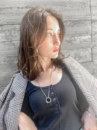 セミロング カラー SALOWIN所属・MA Iのヘアスタイル