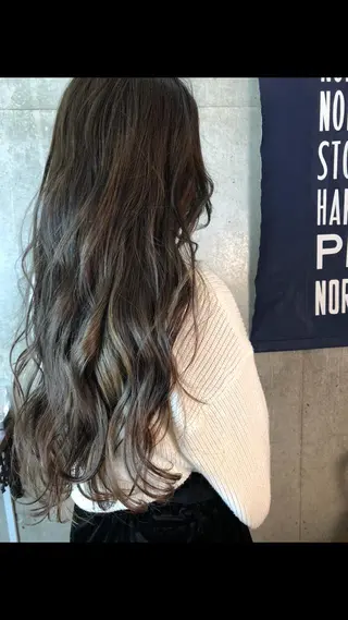 ロング カラー コールネックスザサロン所属・白髪ぼかし×デザイン 🕊️🫧ホウジョウのヘアスタイル