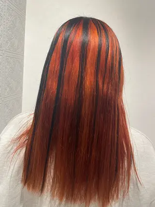 セミロング カラー うらの あやかのヘアスタイル