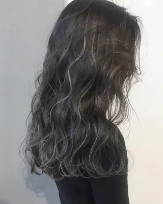 ロング カラー stair:case 武蔵小杉店所属・艶カラーリスト 牛込萌香のヘアスタイル