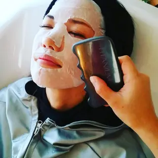 ショート カラー パーマ ヘアアレンジ キッズ ネイル マツエク・マツパ 温活痩身エステ Floraのエステ・リラクイメージ