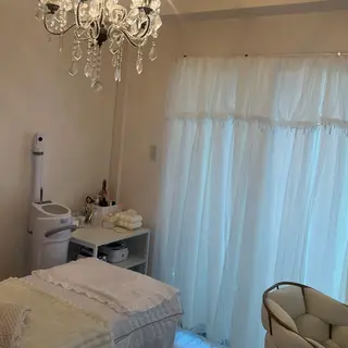 BELLIS HUIT所属・ハーブピーリング那覇 BELLISHUITのエステ・リラクイメージ