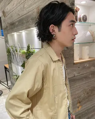 ミディアム パーマ メンズ Loom.所属・村上雅人 ナチュラルモードのヘアスタイル
