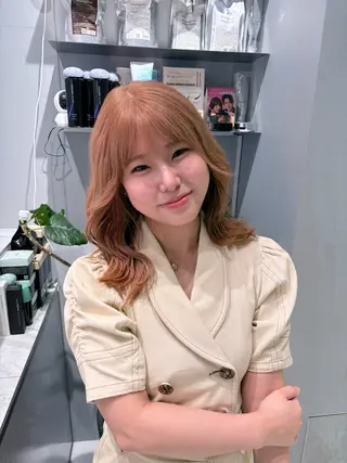 ミディアム カラー 菜々🫧新宿 透明感ケアブリーチのヘアスタイル