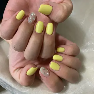 ネイル repos~ルポ~所属・里見 麗のネイルデザイン