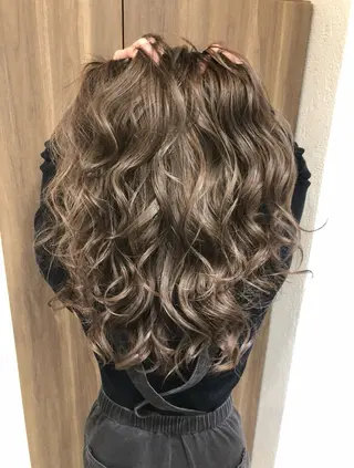 ロング カラー Agu hair rojet所属・Ryujiハイトーン /デザインカラーのヘアスタイル