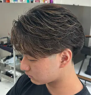 ミディアム カラー メンズ era2d所属・マコト/心斎橋 メンズ専門店のヘアスタイル