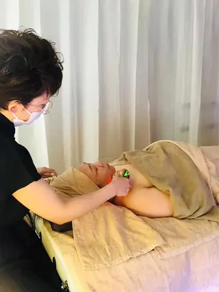 頭痛肩こりで悩むおとな女性専門ボディケアサロンねこもみ所属・札幌　頭痛肩こり解消 セラピストkaoriのエステ・リラクイメージ