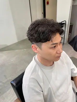 ショート パーマ メンズ マエダ リョウのヘアスタイル