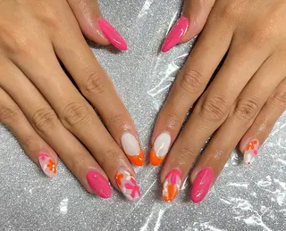 ネイル VIERU 🌈🎀💖のネイルデザイン