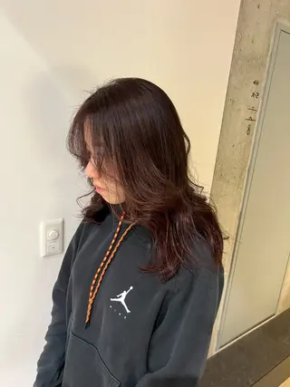 ミディアム カラー 三宅 凜佳のヘアスタイル