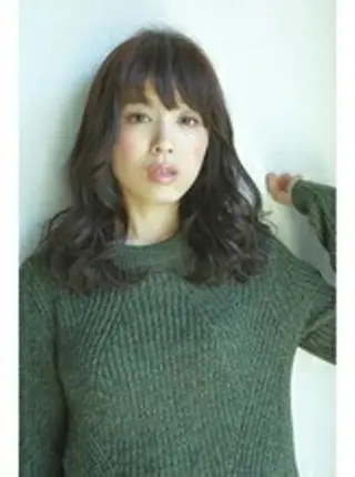 セミロング ＦＵＮＩＣ ファニックのヘアスタイル