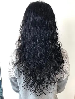 ロング パーマ 平田 勘吉のヘアスタイル