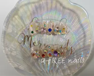 ロング カラー ネイル Q Free nailsのネイルデザイン