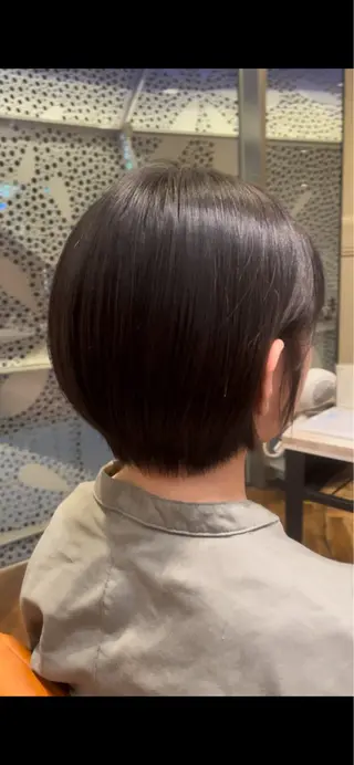ショート 頭から整える美容師 松田のヘアスタイル