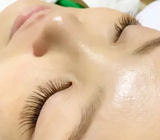 マツエク・マツパ MAK’s 草加店スタッフのネイルデザイン