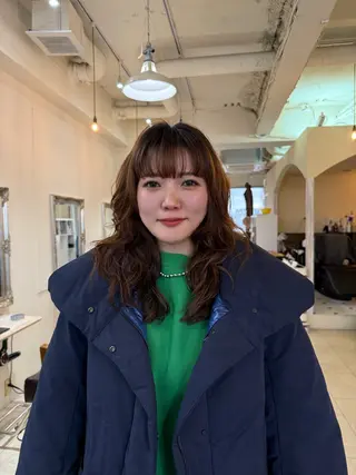 ロング Maho/海外 レイヤー/ハイトーンのヘアスタイル