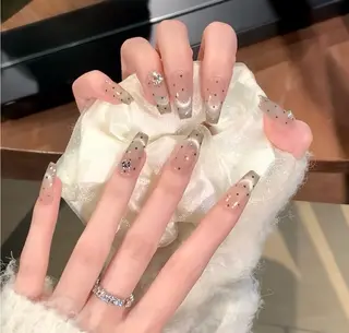 ネイル pink ladyサロン所属・べ にのネイルデザイン