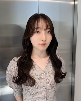 ロング カラー ブリーチなし/レイヤ ー特化🌈Tommyのヘアスタイル