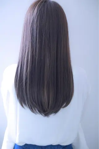 ロング 伊藤 裕貴のヘアスタイル