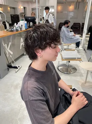 ショート パーマ メンズ 榎戸 怜真のヘアスタイル