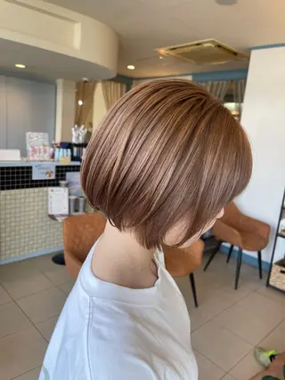 ショート カラー 吉田 真尋のヘアスタイル