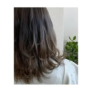 セミロング カラー Log.hair所属・小坂 愛美のヘアスタイル