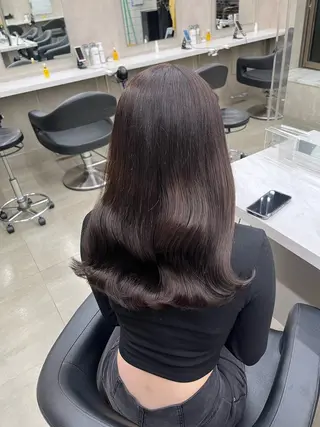 セミロング 寒色＆ブリーチ特化 寒色MiOのヘアスタイル