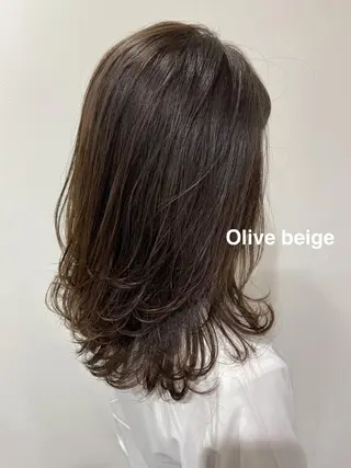 セミロング カラー merc.🌿💚 八幡真衣のヘアスタイル