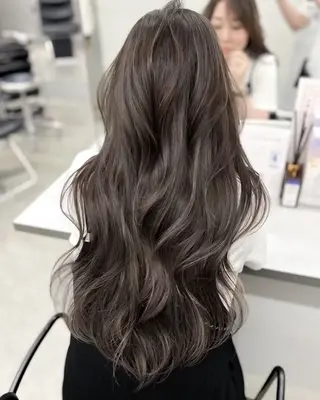 ロング カラー 関 珠季のヘアスタイル