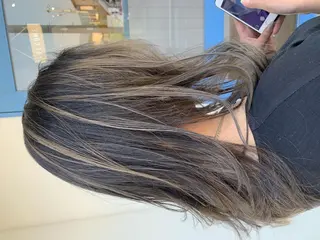 セミロング カラー corazon ブリーチのヘアスタイル