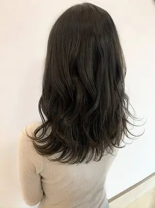 セミロング 石川 幸呼のヘアスタイル