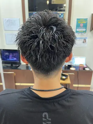 ミディアム パーマ メンズ Zina天王寺 CHIAKIのヘアスタイル