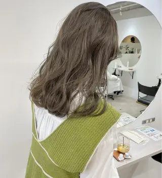 セミロング KAORU オリーブカラーのヘアスタイル
