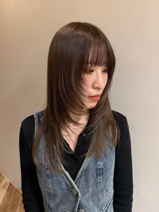 カラー 松岡 茉和のヘアスタイル