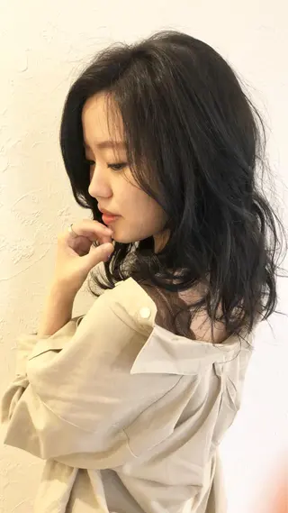 セミロング カラー m ā l o. マァロのヘアスタイル