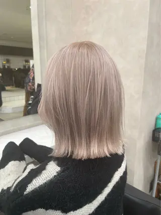 ミディアム レイヤーカット✂︎ ハイトーン🧋ひろむのヘアスタイル