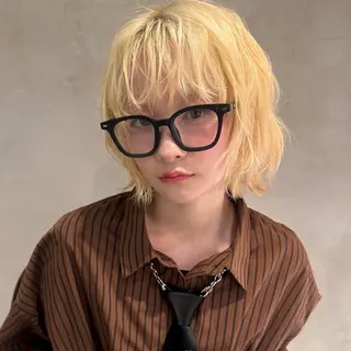 ショート カラー おしゃれハイトーン 💗AKARIのヘアスタイル