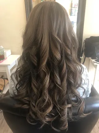 ロング カラー 鶴見 和美のヘアスタイル