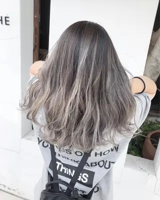 セミロング カラー 具志 正太のヘアスタイル