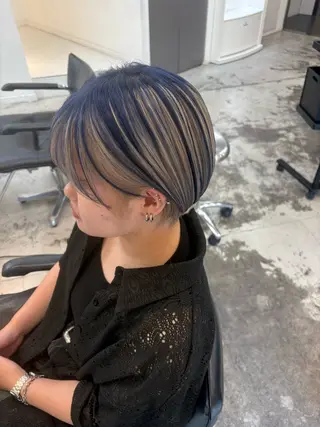 ミディアム カラー HIKARI🐈‍⬛ ハイトーン×デザインのヘアスタイル