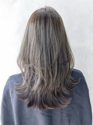 ロング カラー パーマ 森山 陽菜のヘアスタイル