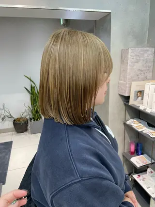 ショート カラー ヘアアレンジ ボブ/透明感ベージュ 🫧クルミ🌟のヘアスタイル