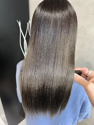 ロング カラー 《.Xian》 アカリ/艶髪カラーのヘアスタイル