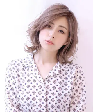 ミディアム ORO　飯田 早稀のヘアスタイル