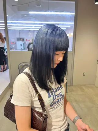 セミロング 寒色＆ブリーチ特化 寒色MiOのヘアスタイル